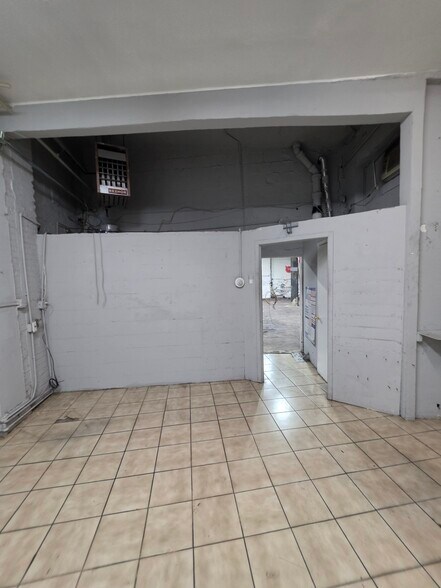 More Photos Of 286-294 Hamilton Ave, Brooklyn Warehouse For Lease