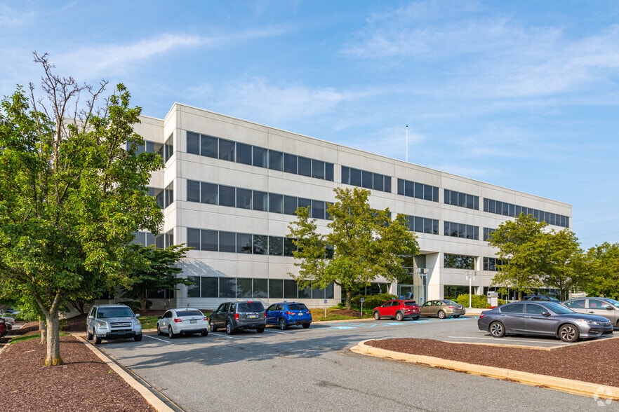 Primary Photo Of 111 Continental Dr, Newark Office For Lease