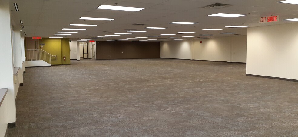 More Photos Of 1555 Wentworth St, Whitby Light Distribution For Lease