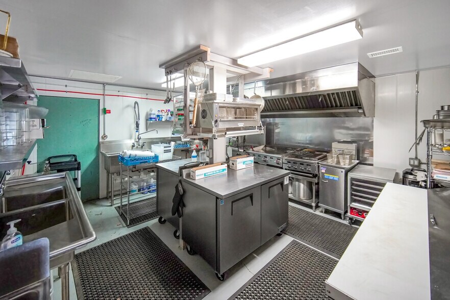 More Photos Of 111 E Dempsey St, Bryson General Retail For Sale