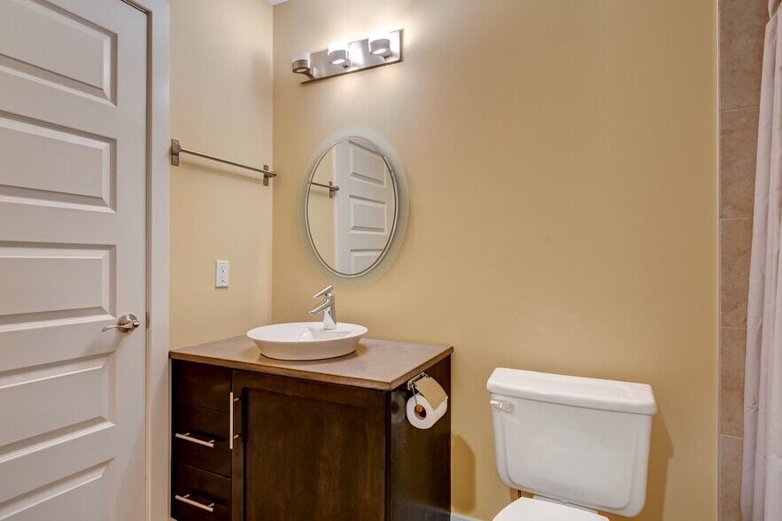 More Photos Of 1812 14A St SW, Calgary Office Residential For Sale