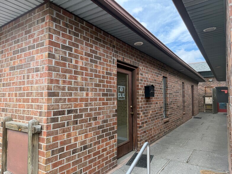 More Photos Of 618 Market Pl SW, Norton Office For Lease