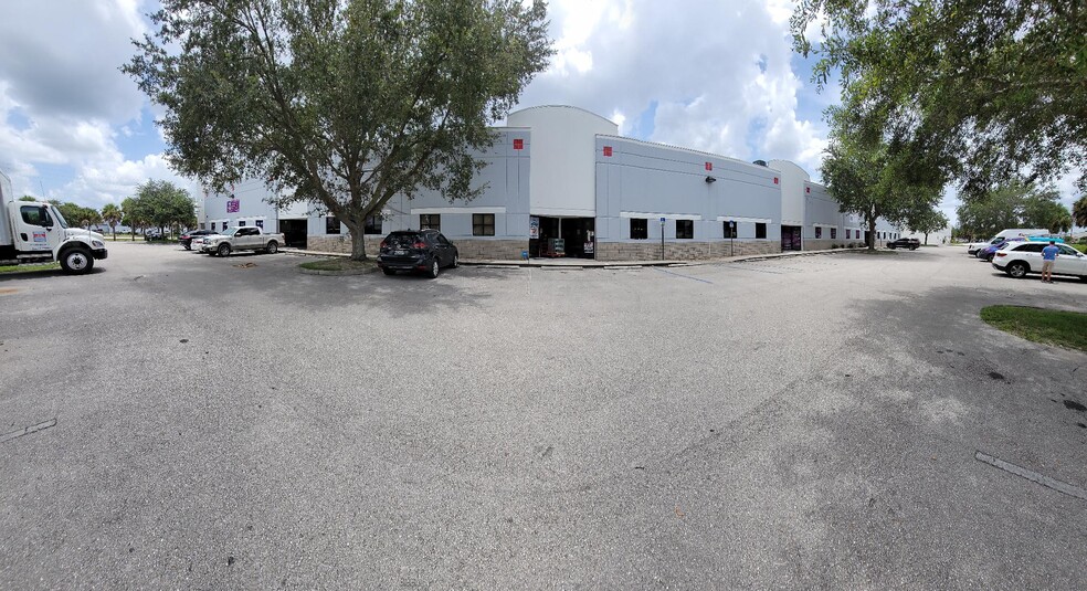 Primary Photo Of 5565 Lee St, Lehigh Acres Light Distribution For Lease