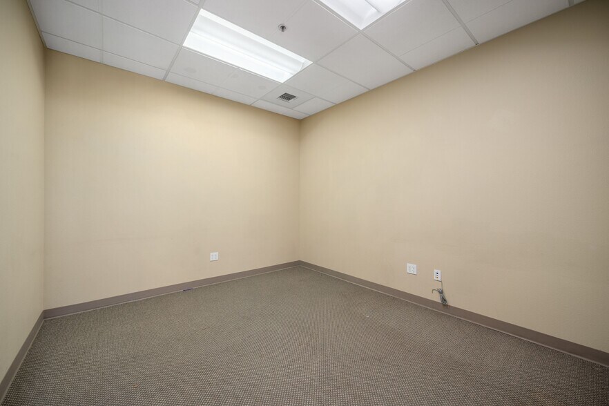 More Photos Of 2122-2126 Hutton Rd, Nipomo Flex For Lease