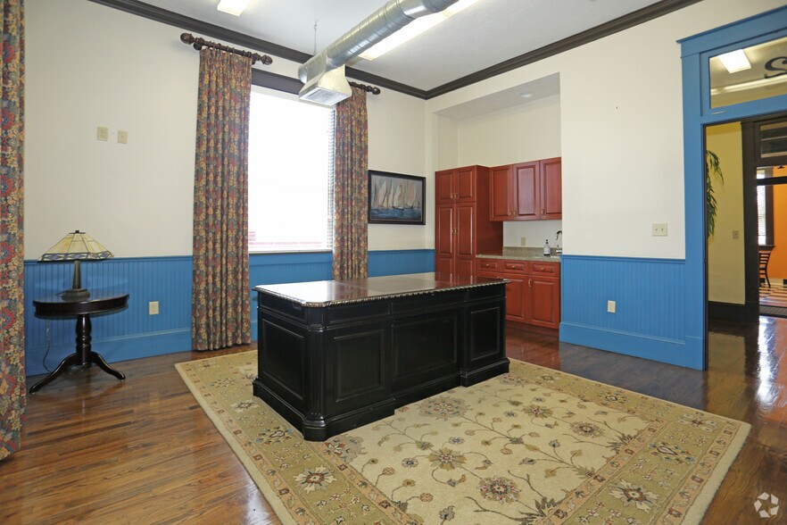 More Photos Of 104-110 S Park Ave, Sanford Storefront Retail Office For Sale