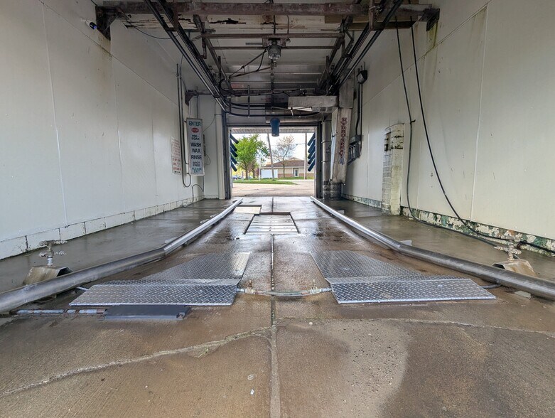 More Photos Of 353 Main St, Onsted Carwash For Sale
