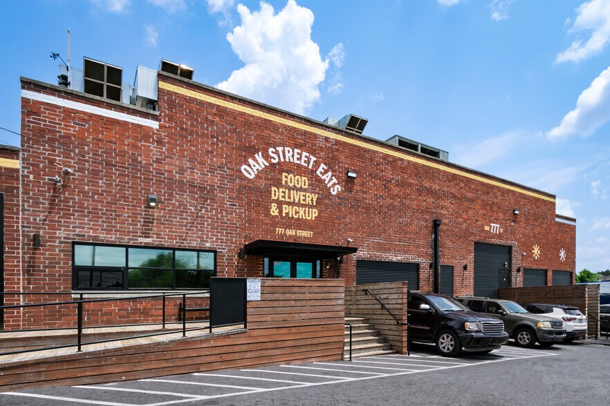 More Photos Of 777 SW Oak St, Atlanta Restaurant For Lease