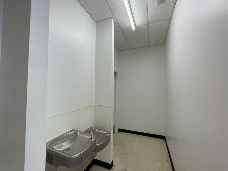 More Photos Of 1823 Virginia Rd, Edenton General Retail For Sale