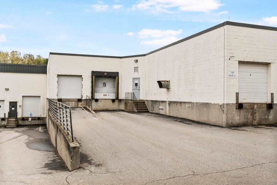 More Photos Of 362 Industrial Park Rd, Middletown Warehouse For Sale