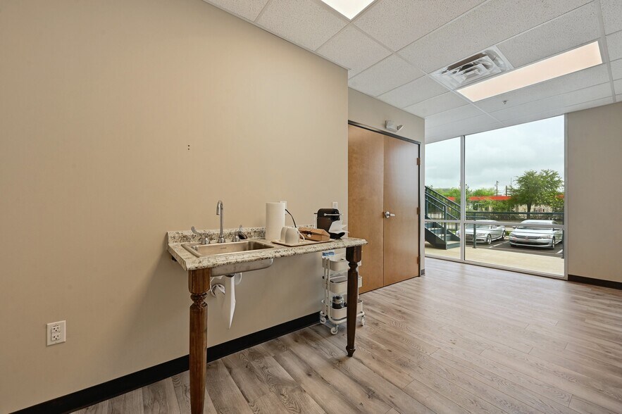 More Photos Of 2050 Double Creek Dr, Round Rock Medical For Lease