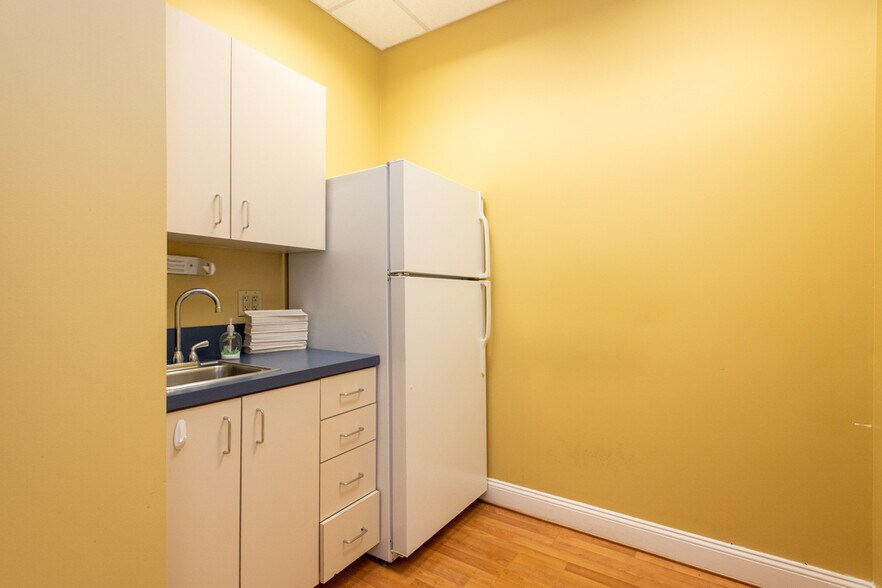 More Photos Of 75 Thomas Johnson Dr, Frederick Medical For Sale