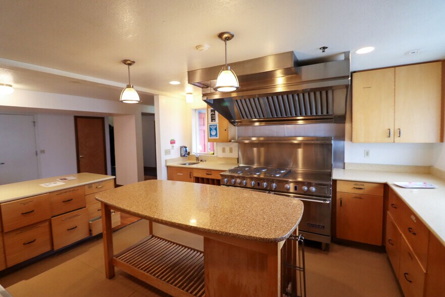 More Photos Of 3692 Hickory Ave, Eugene Healthcare For Sale