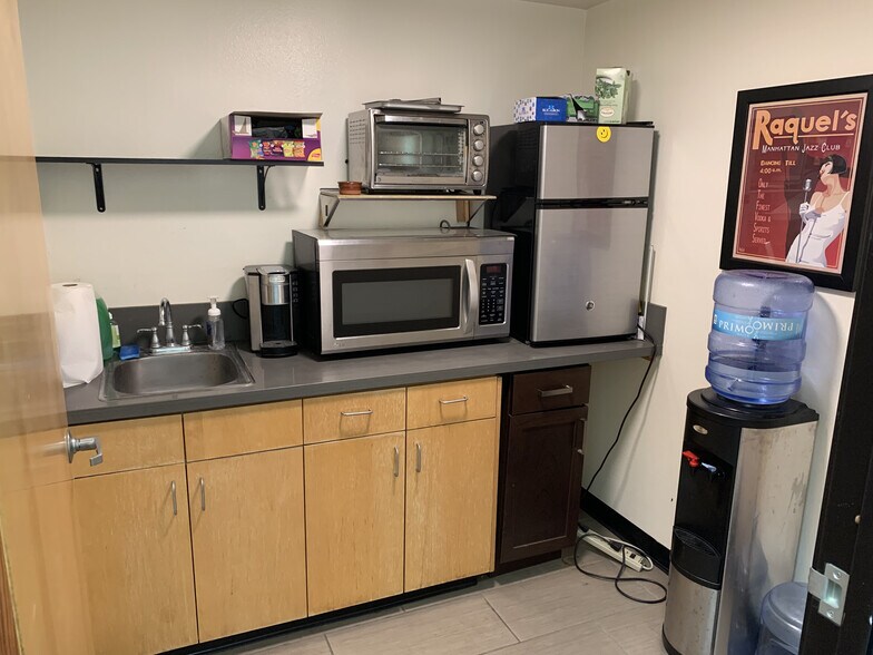 More Photos Of 2570 W 237th St, Torrance Manufacturing For Lease