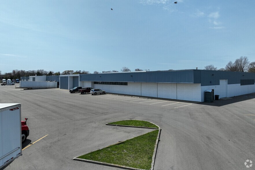 Primary Photo Of 1125 N Perry Rd, Pontiac Warehouse For Lease