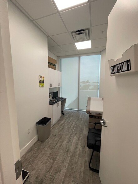 More Photos Of 10450 NW 33rd St, Doral Office For Sale