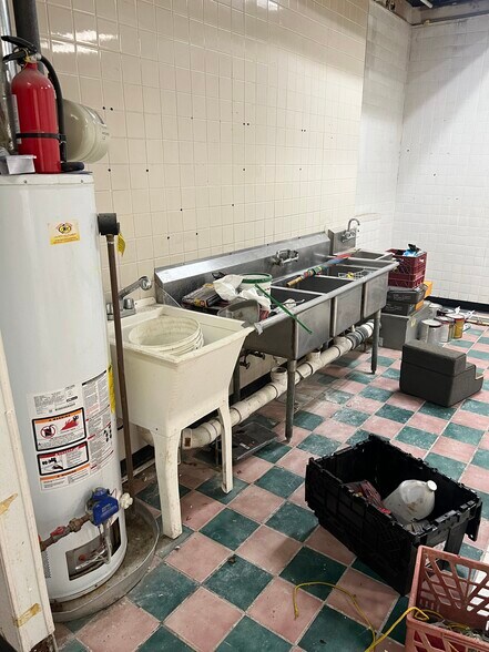 More Photos Of 15209 Frederick Rd, Rockville Storefront Retail Office For Lease