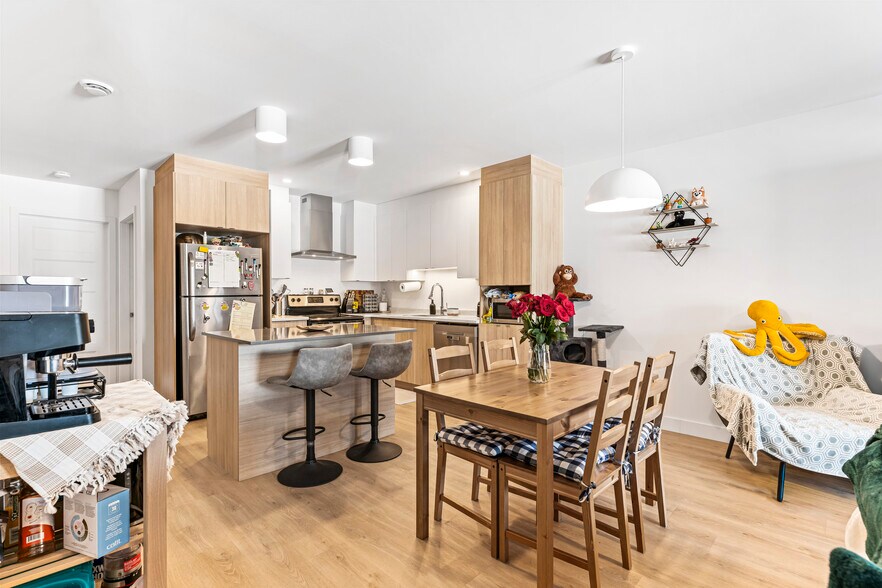 More Photos Of 365 Rue Adams E, Richmond Apartments For Sale