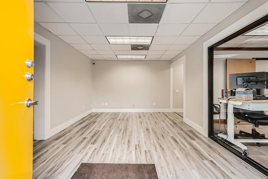 More Photos Of 11204 Bluff Bend Dr, Austin Light Manufacturing For Sale