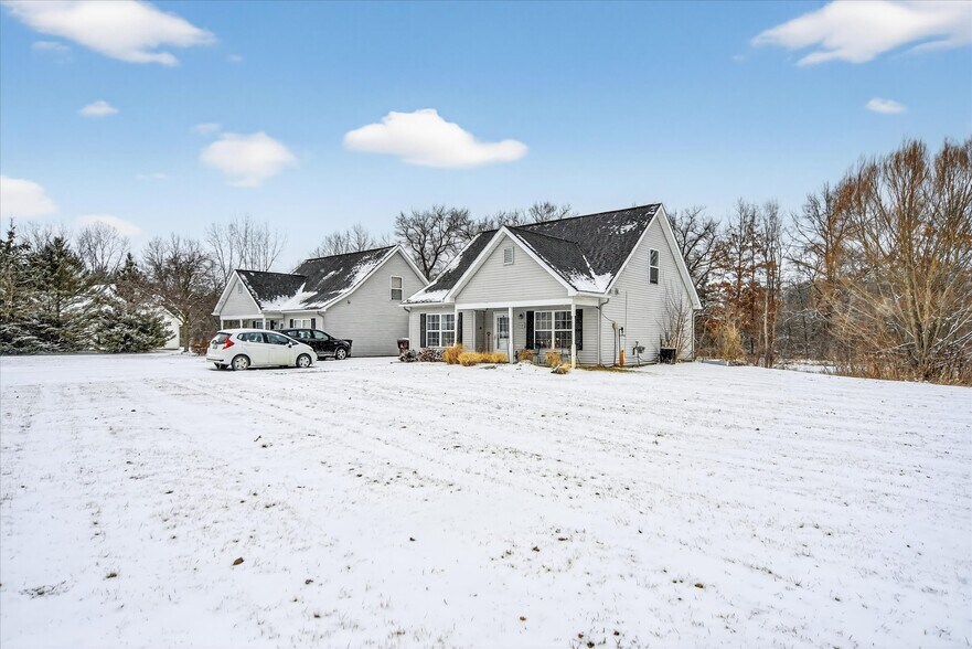 More Photos Of 711 Cattail Ln, Pinckney Apartments For Sale