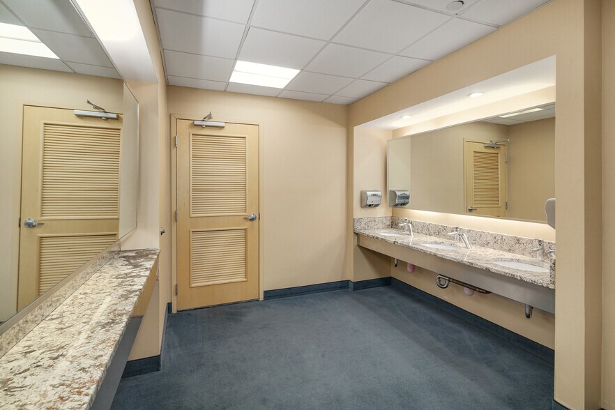 More Photos Of 1500 John F Kennedy Blvd, Philadelphia Office For Lease