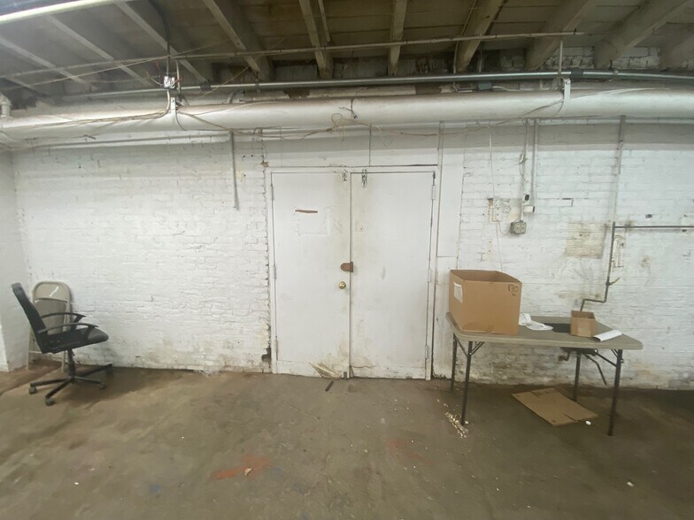 More Photos Of 264 41st St, Brooklyn Warehouse For Lease