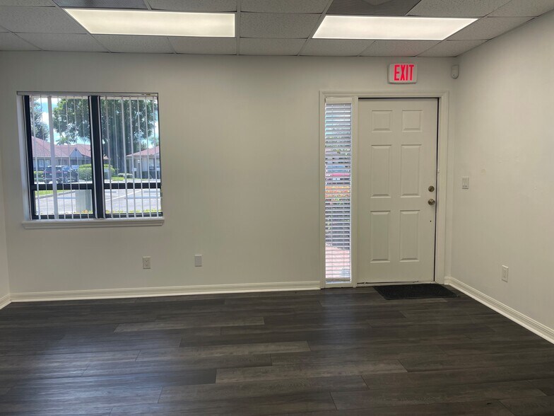 More Photos Of 12520 World Plaza Ln, Fort Myers Medical For Lease