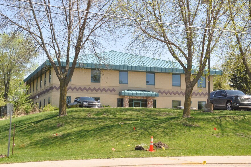 More Photos Of 669 N Medina St, Loretto Office For Lease