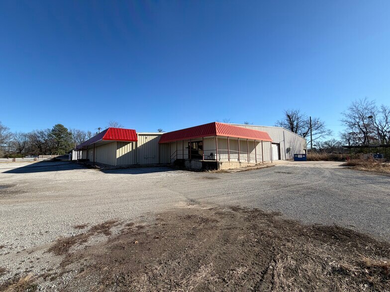 More Photos Of 1220 NE 1st St, Pryor Service For Sale