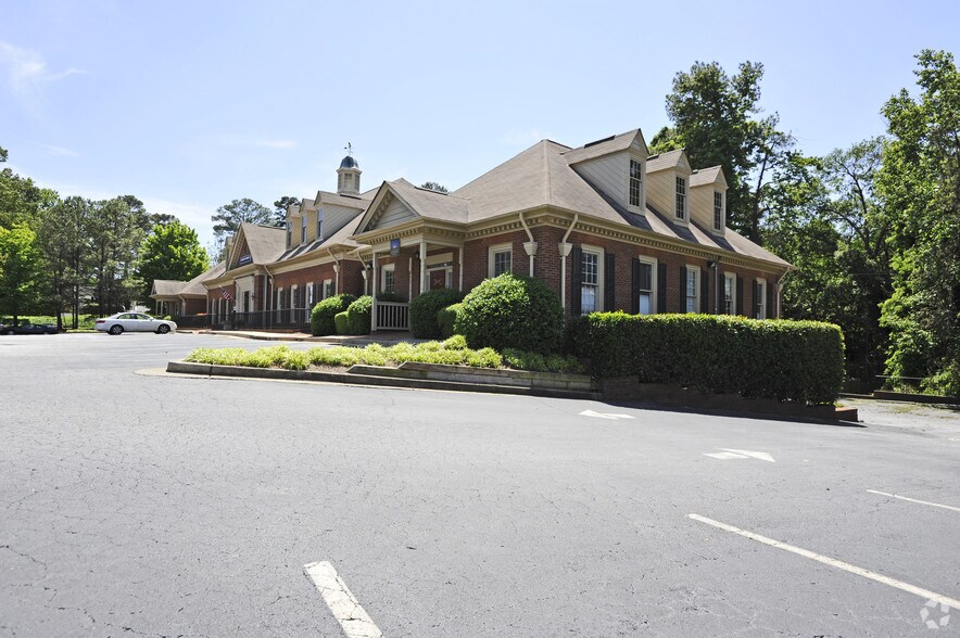 More Photos Of 5252 Roswell Rd NE, Atlanta Office For Lease