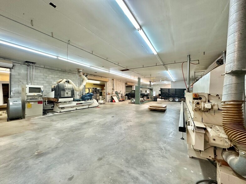 More Photos Of 739 Glenwood Ave, Sebring Manufacturing For Sale