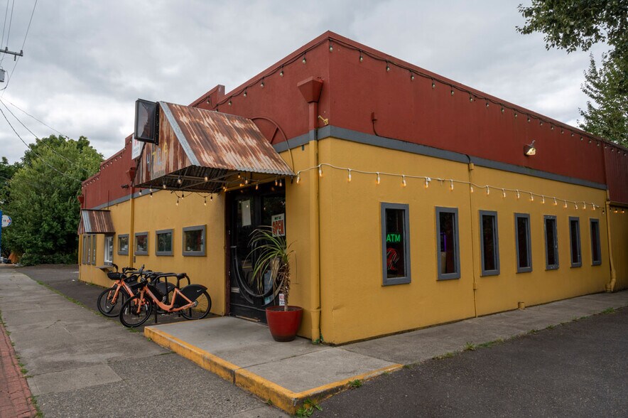 More Photos Of 4729 SE Milwaukie Ave, Portland Restaurant For Sale