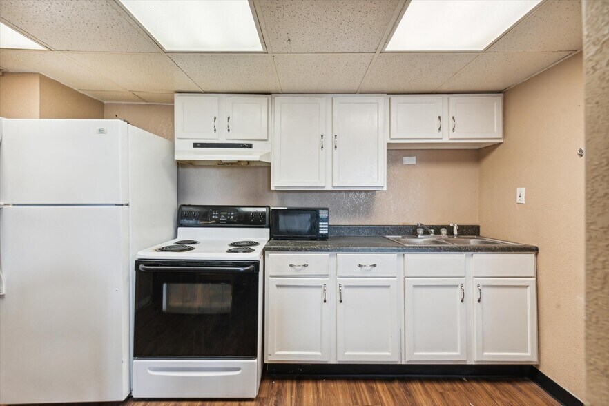 More Photos Of 3491 Latcha Rd, Millbury Hotel For Sale