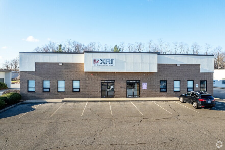 More Photos Of 225 Metro Center Blvd, Warwick Light Distribution For Lease