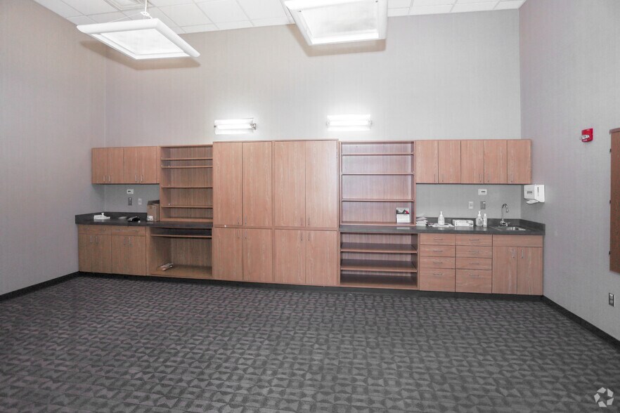 More Photos Of 800 S Tillotson Ave, Muncie Medical For Sale