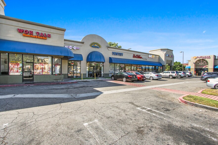 More Photos Of 900-1000 E Colorado St, Glendale General Retail For Lease