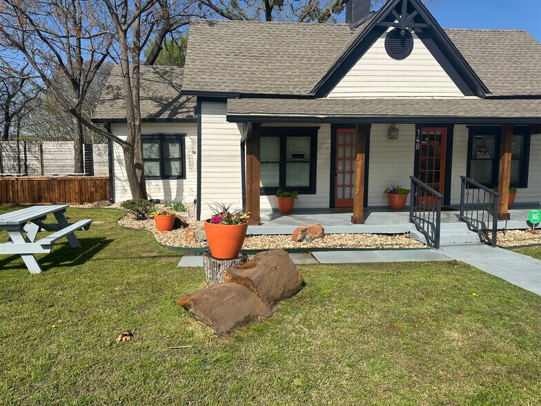 More Photos Of 148 Elm St, Keller Freestanding For Sale