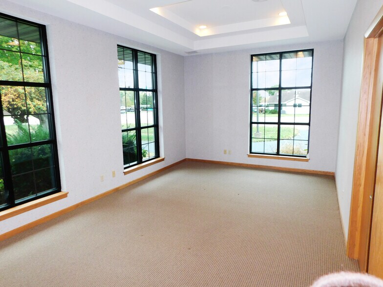 More Photos Of 3400 N Rockton Ave, Rockford Office For Lease