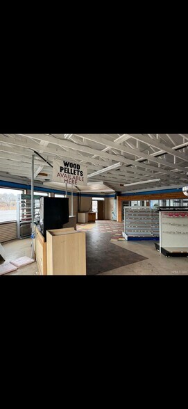 More Photos Of 403 N Third St, Ishpeming Service Station For Sale