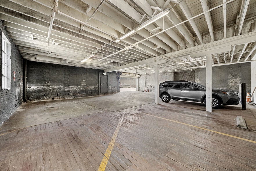 More Photos Of 119 W 36th Pl, Los Angeles Flex For Lease