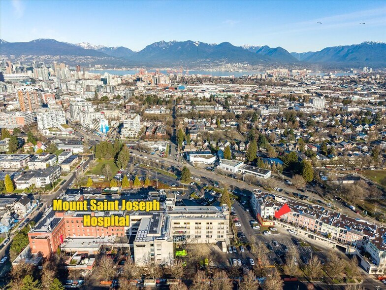 More Photos Of 470-560 Kingsway, Vancouver Storefront For Sale