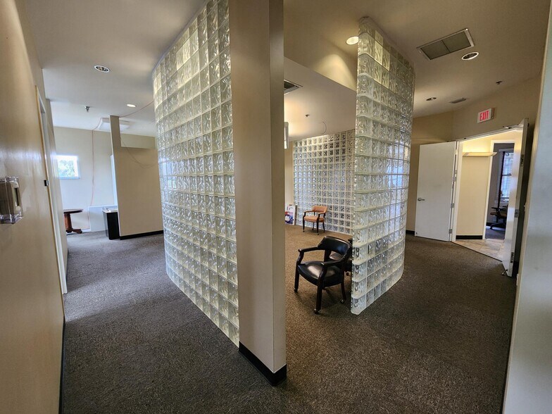 More Photos Of 2610 Northbrooke Plaza Dr, Naples Medical For Lease