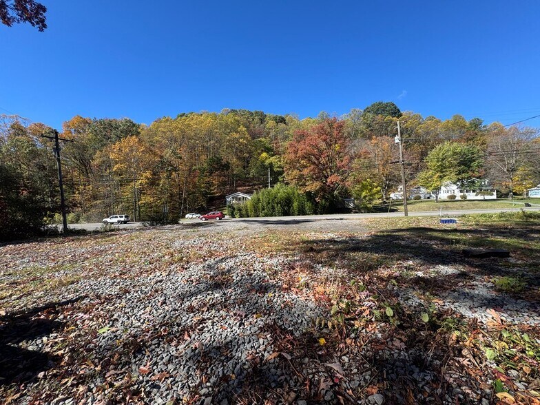 More Photos Of 330 Robert C Byrd Dr, Sophia Land For Sale