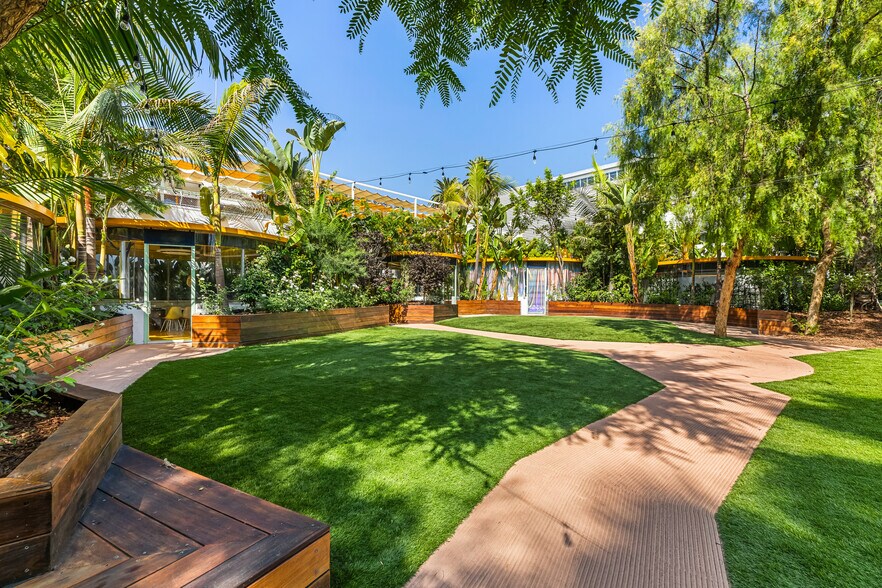 More Photos Of 1370 N St Andrews Pl, Los Angeles Office For Sale