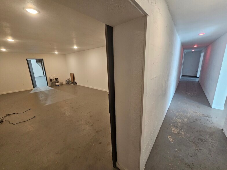 More Photos Of 5833 NE Portland Hwy, Portland Flex For Sale