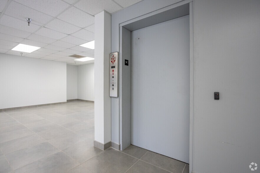 More Photos Of 4040 Red Bluff Rd, Pasadena Office For Lease