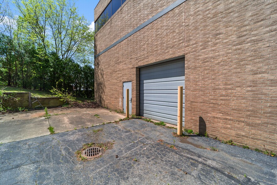 More Photos Of 23330 Commerce Park, Beachwood Office For Sale