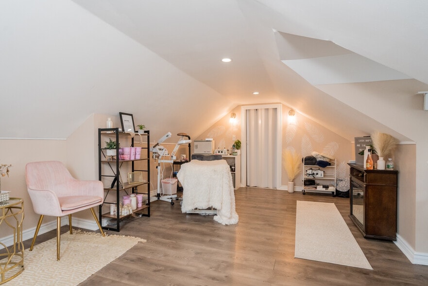 More Photos Of 1830 Western Ave, Albany Freestanding For Sale