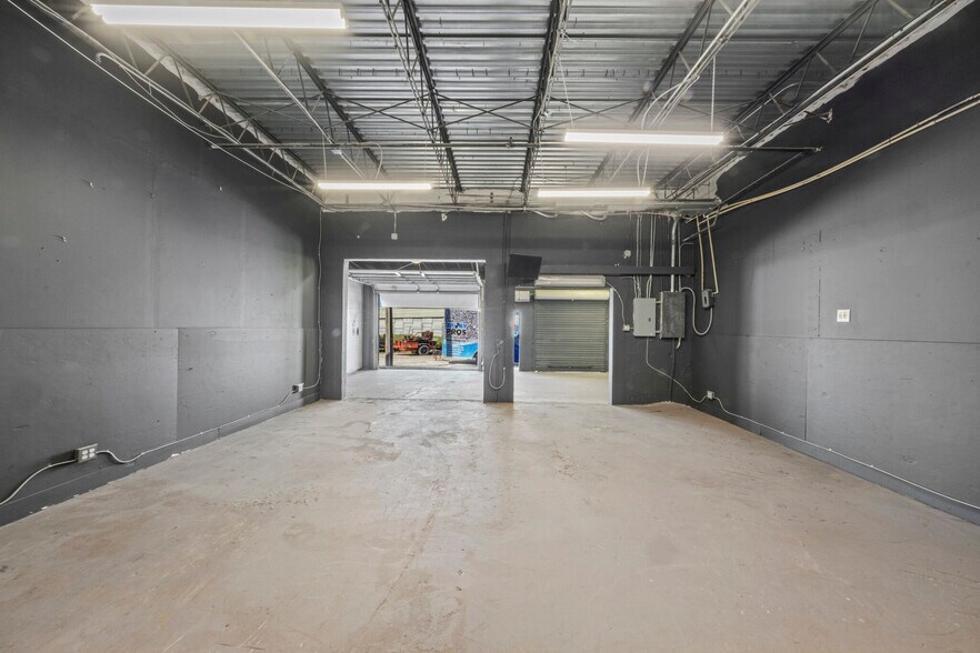 More Photos Of 3569 NW 10th Ave, Oakland Park Warehouse For Lease