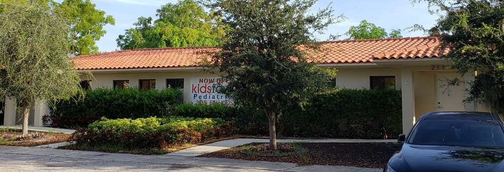 More Photos Of 211-213 NE 89th St, El Portal Medical For Lease