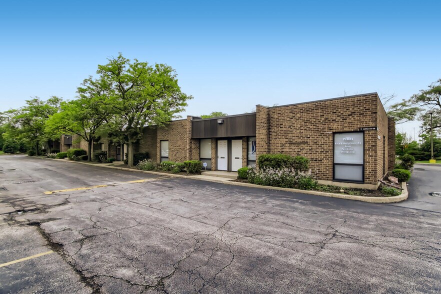 More Photos Of 415 E Golf Rd, Arlington Heights Office For Lease